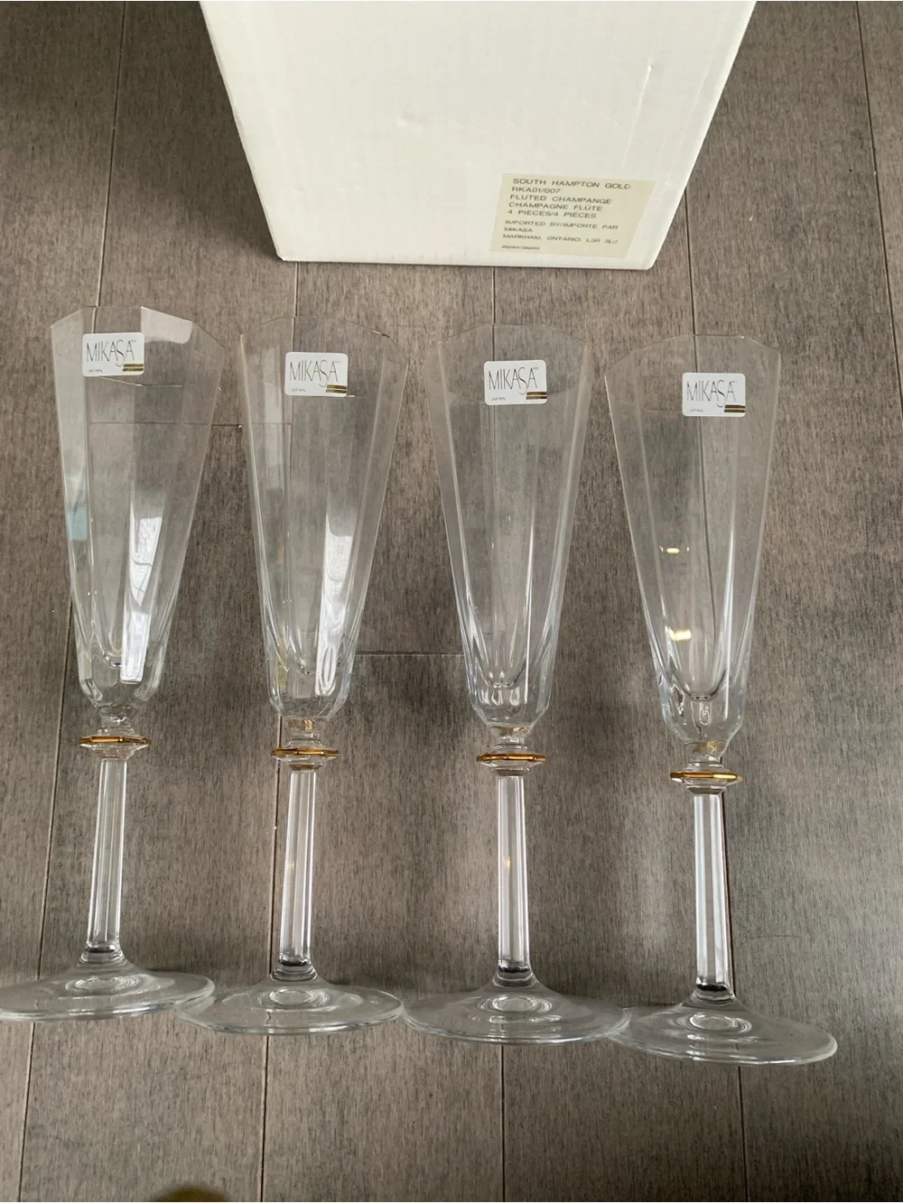 Mikasa Crystal South Hampton Gold Champagne Flutes Set of 4
Brand new box - Picture 4 of 12